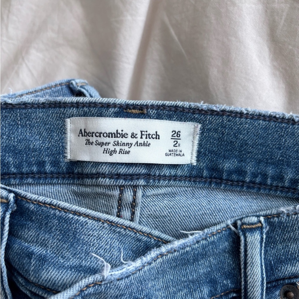 Abercrombie & Fitch Women's Light Blue Ankle Jeans